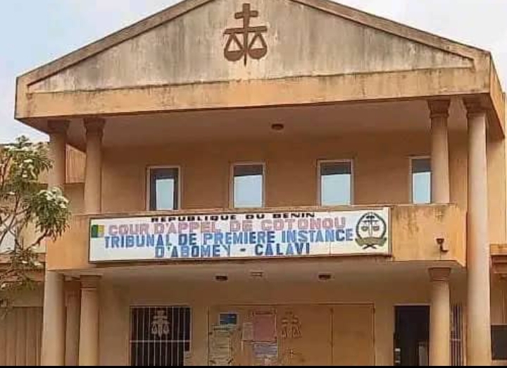 Bénin : Relaxe au bénéfice du doute pour un jeune homme poursuivi pour cambriolage
